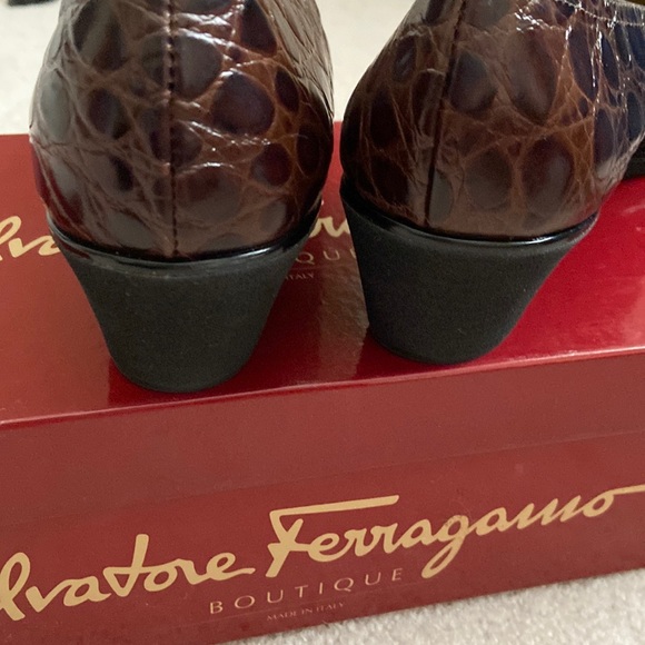 NEVER WORN! VINTAGE FERRAGAMO BROWN WEDGE CALF CROC LEATHER  Sz 8 2A (width). - Picture 6 of 8